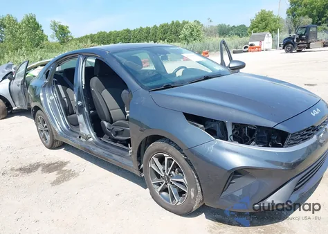 2022 Kia Forte Lxs z USA, uszkodzony, nr VIN 3KPF24AD7NE431771